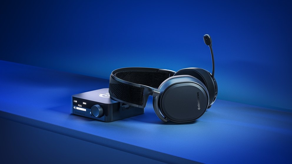 
 Arctis Pro Wireless leaning on it's transmitter.
 