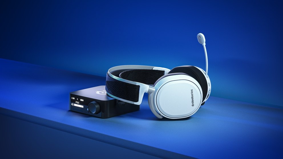 
 Arctis Pro Wireless leaning on it's transmitter.
 